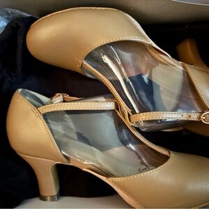 BLOCH Tan Women's Dance Heels - Think Dirty Dancing!